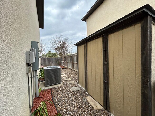 Building Photo - 5012 Lost Hills Trail