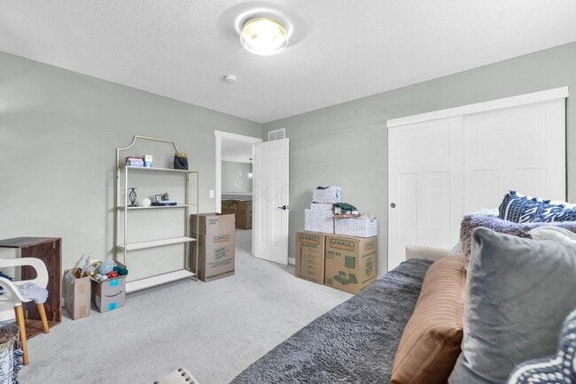 Building Photo - 1945 Woodcrest Rd