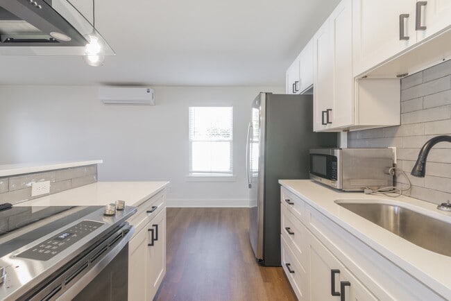 Building Photo - 404 Kirby Dr