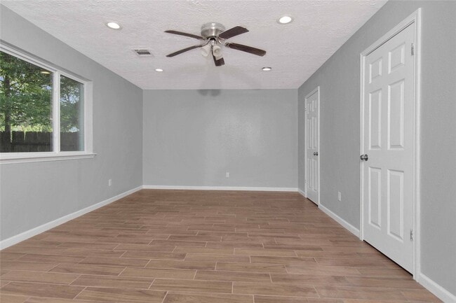 Building Photo - 12811 Golden Tee Ln