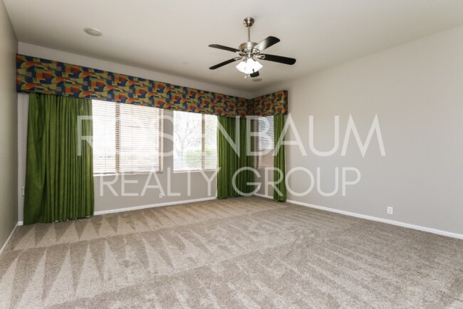 Building Photo - Stunning 4-beds plus bonus room with Breat...