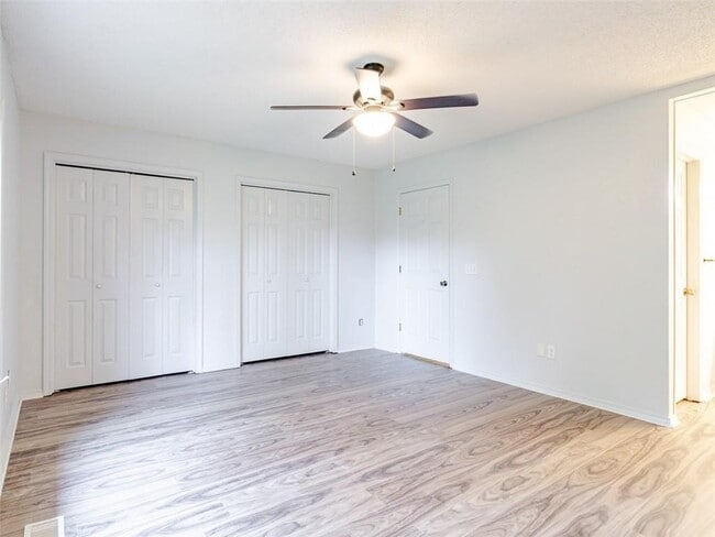 Building Photo - 40 Sandwick Dr