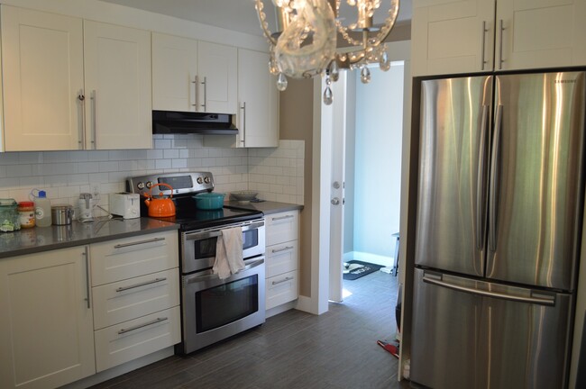 Building Photo - Remodeled 2 bed, 1 bath in the heart of Fo...