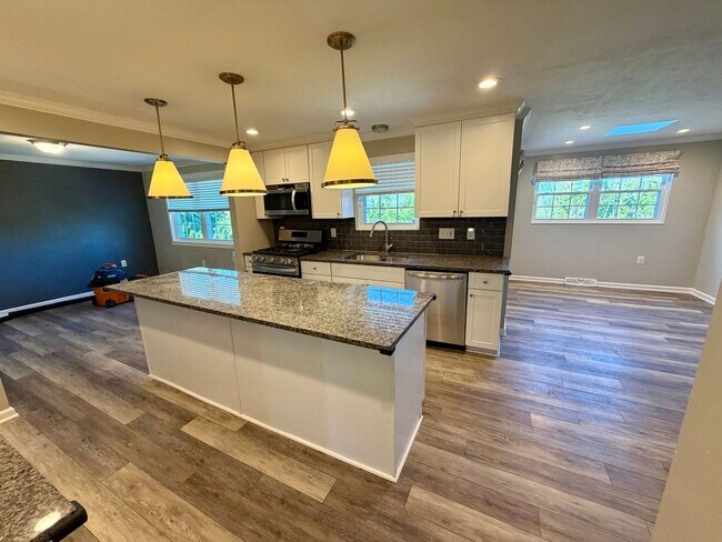 Building Photo - Modern Comforts Await: Spacious Rental with 2-Car Garage, Private Office, and Finished Basement w...