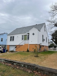 Building Photo - 495 Hart St
