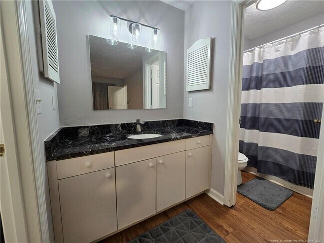 Building Photo - 944 Flintwood Rd