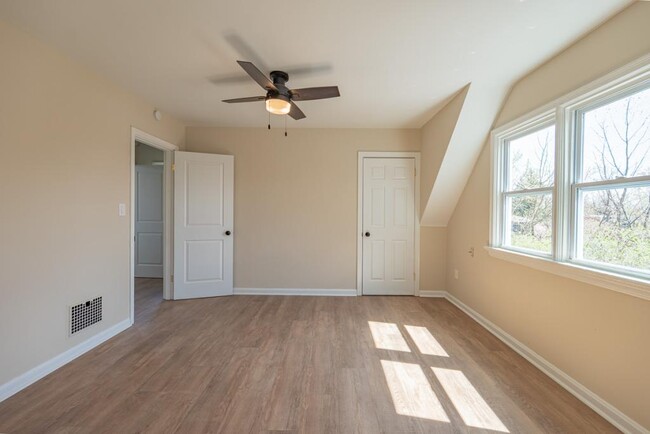 Building Photo - 6510 Hedge Ave