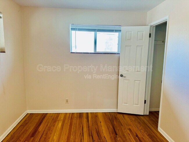 Building Photo - 411 S Simms St