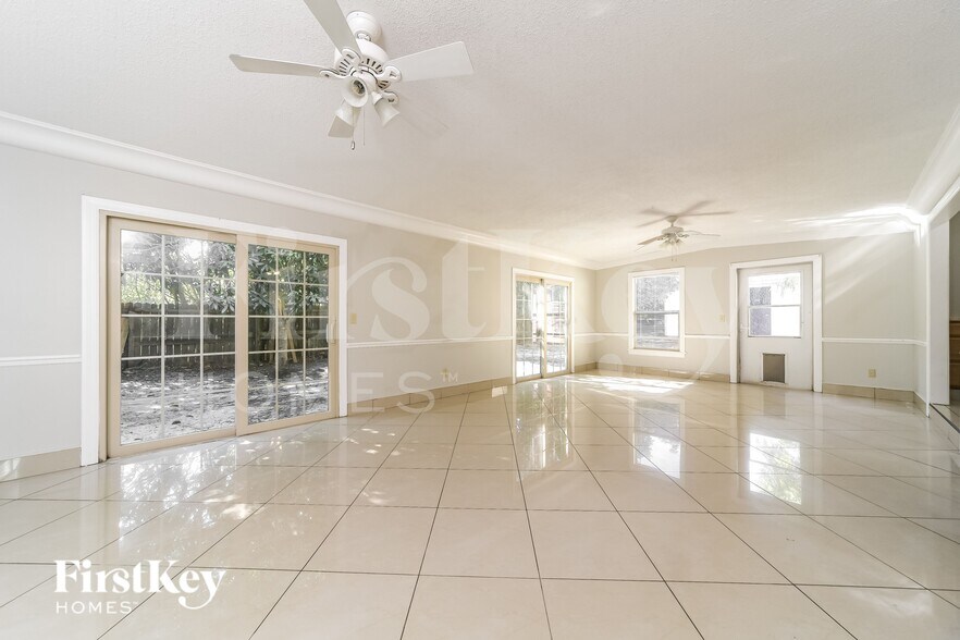 Building Photo - 7654 Balmy Ct