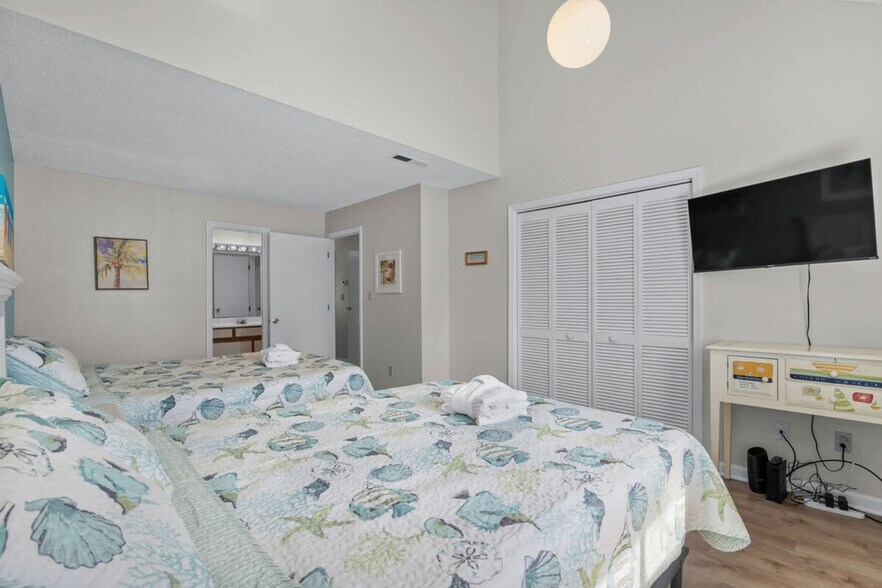 Building Photo - 76 S Reindeer Rd