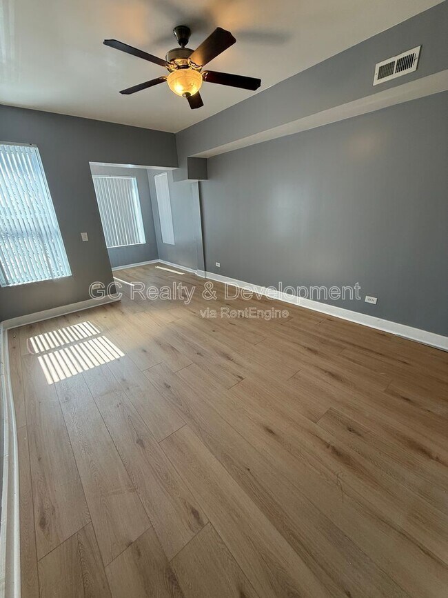 Building Photo - 3302 W Fulton Blvd