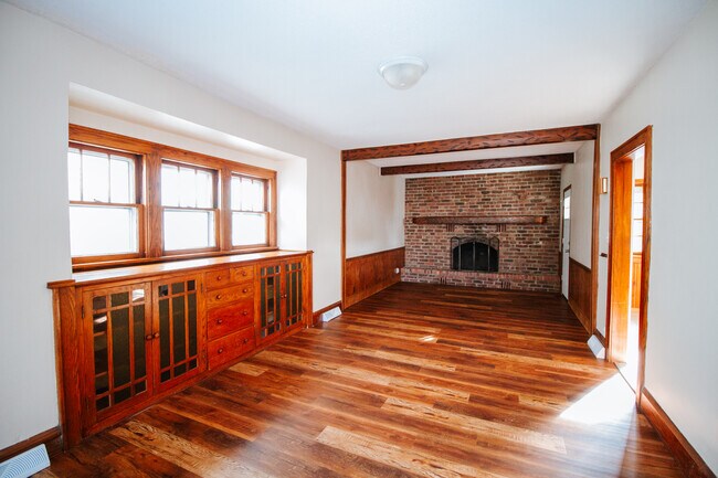 Building Photo - 513 Hampton Ave