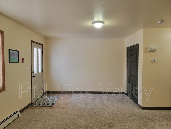 Building Photo - 104 Sycamore St