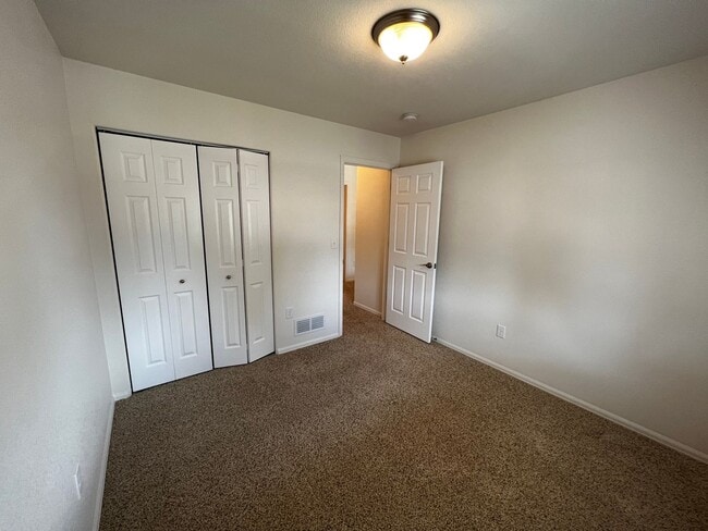 Building Photo - Charming 3 Bed, 2 Bath Home in Maple Hill