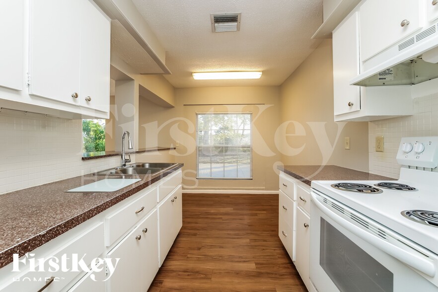 Building Photo - 1802 Ridgecrest St