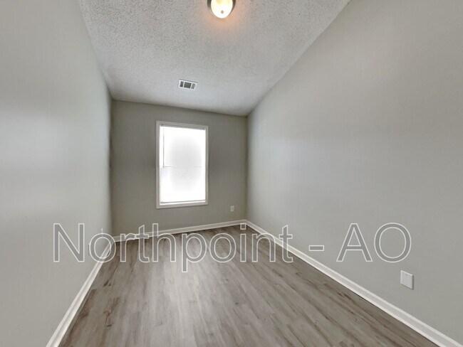 Building Photo - 8616 Thomas Ln