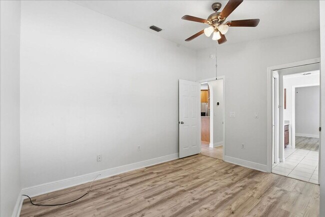 Building Photo - 525 Cullaro Ln