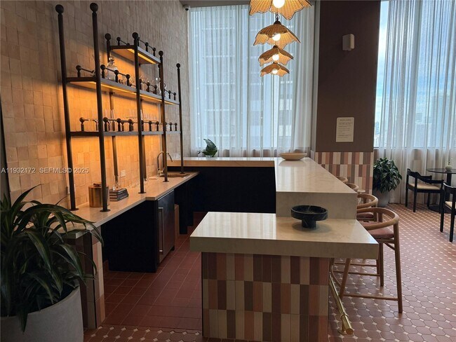 Building Photo - 11 NE 6th St