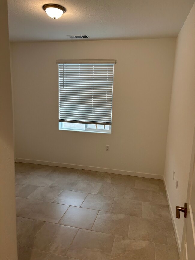 Building Photo - 11184 N La Brisa Dr