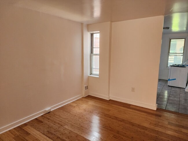 Building Photo - 221 N Scott St