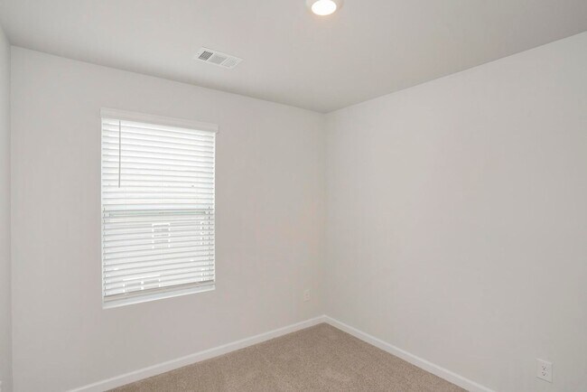Building Photo - 250 Hazel Ln