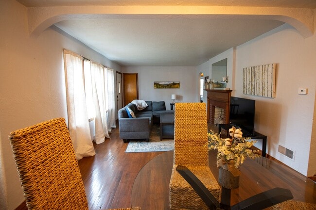 Building Photo - 1311 Paris Rd