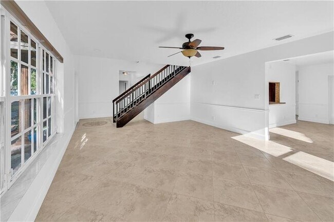 Building Photo - 9144 NW 43rd Ct