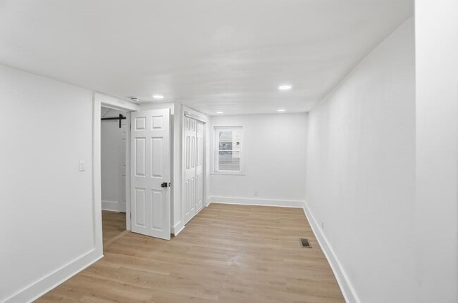 Building Photo - 630 Ewing Ave