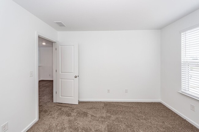 Building Photo - 715 Hilchot Dr