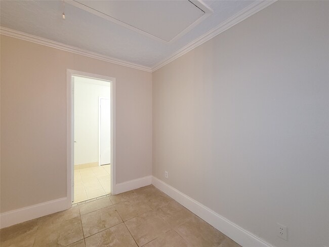 Building Photo - 25723 Glen Loch Dr
