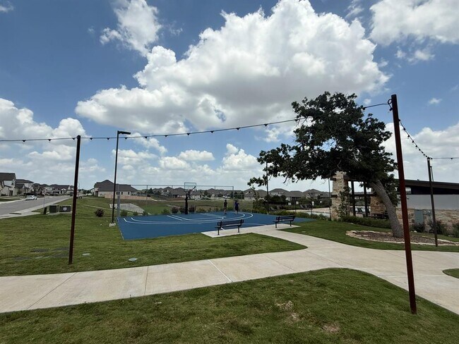 Building Photo - 621 Pinnacle View Dr