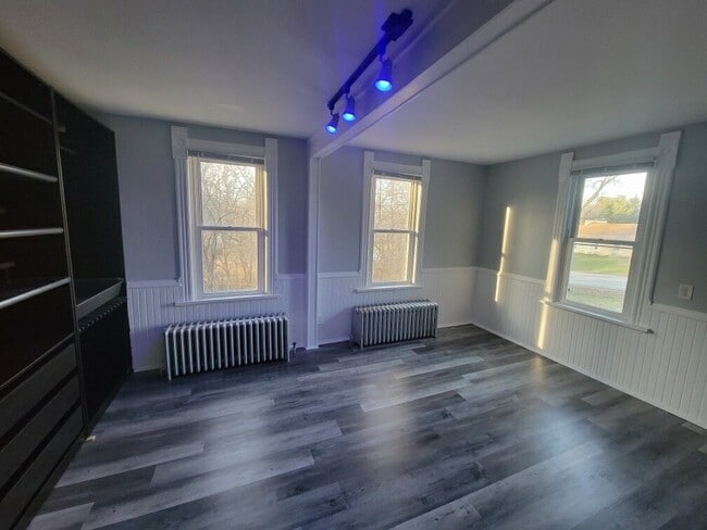 Building Photo - Nice One Bedroom with Small Office