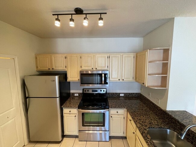 Building Photo - Water View!! 4 Bedroom/2 Bath Orlando Condo in Bella Terra!