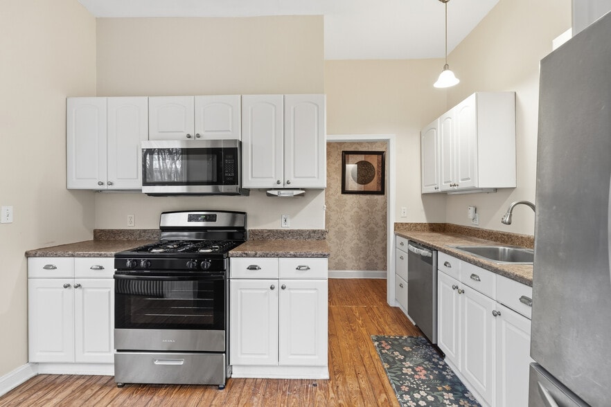 Building Photo - 11 Oakdale Mnr