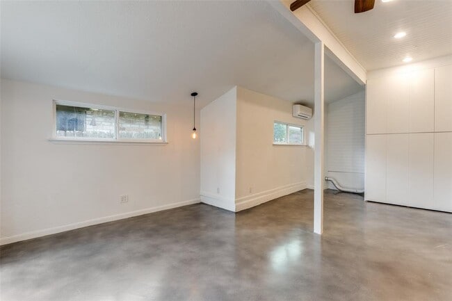 Building Photo - 9203 Knoll Crest Loop