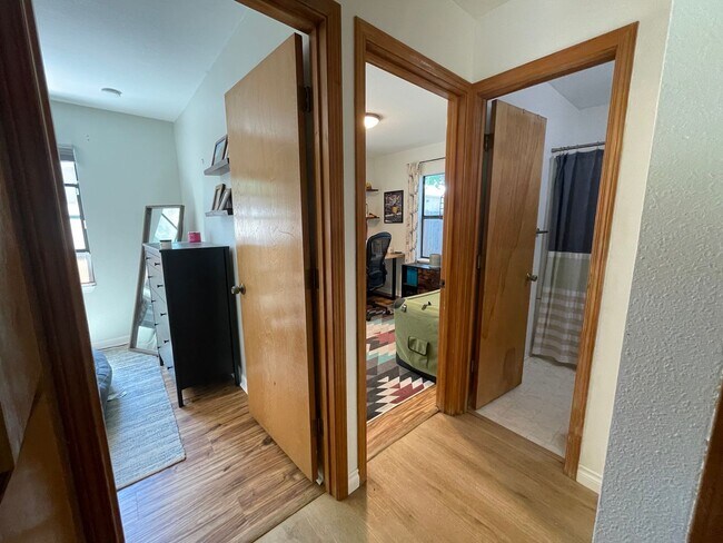 Building Photo - Charming S. Tabor 2 Bed + Bonus Room, 2 Ba...