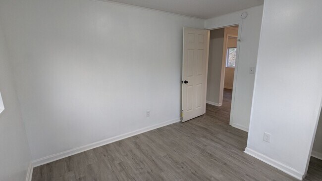 Building Photo - Charming 5-bedroom home located in the heart of Akron