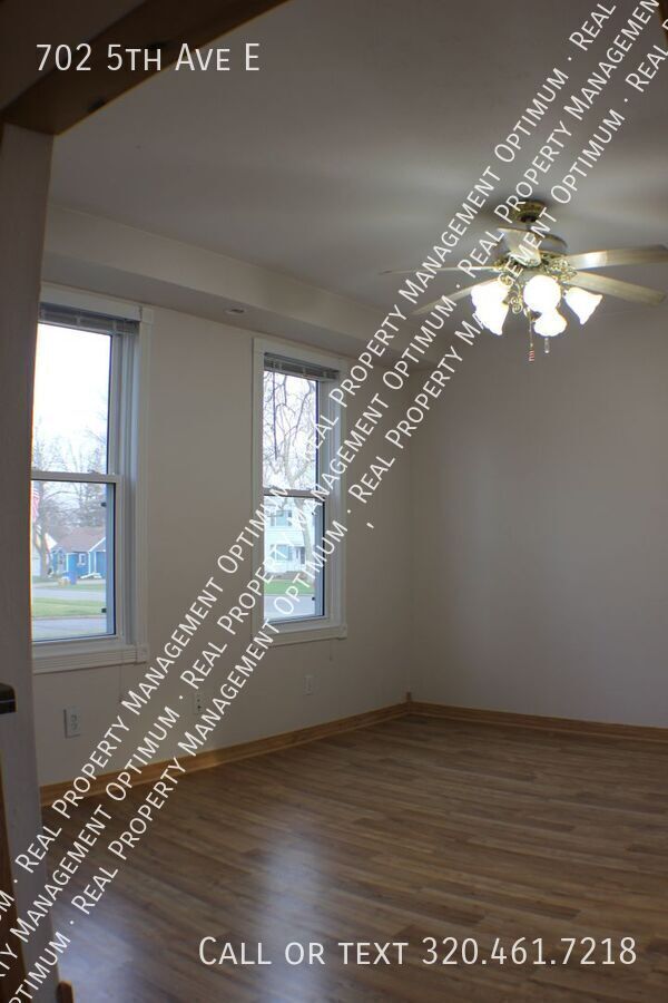 Building Photo - 702 5th Ave E