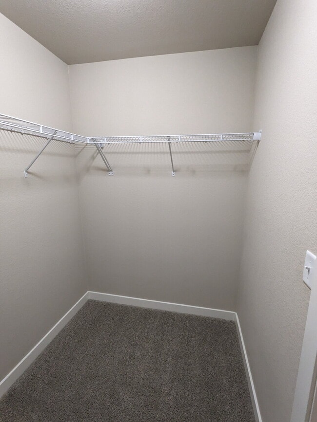 Building Photo - Luxury Open Concept Townhome in Quiet Littleton Neighborhood Complete with Mountain Views!