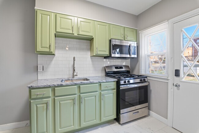 Building Photo - 4813 Midwood Ave