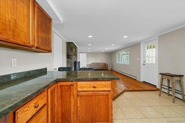 Building Photo - 14 Hemlock Hill