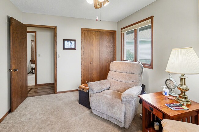 Building Photo - For Rent – 3 Bedroom Home in Sunset Hills, Pella