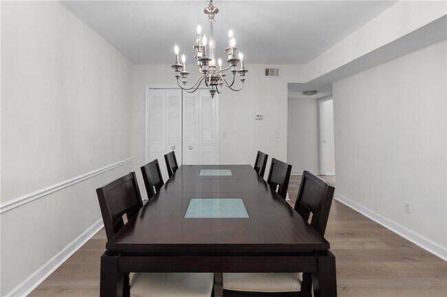 Building Photo - 6851 Roswell Rd