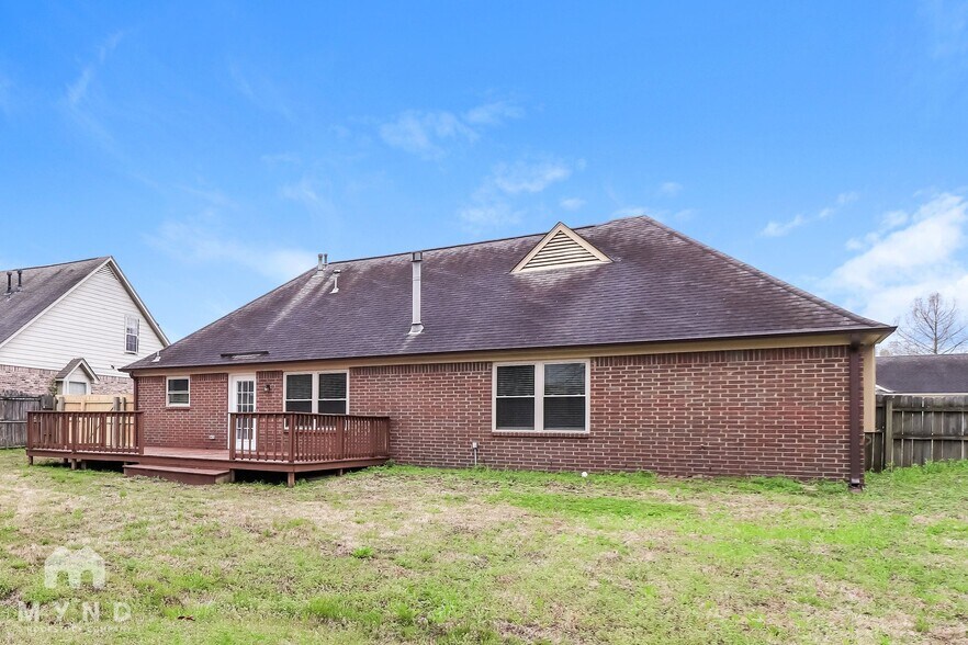 Building Photo - 15 Rolling Oaks Dr