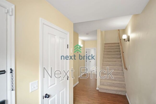 Building Photo - 4650 NE 3rd Ln