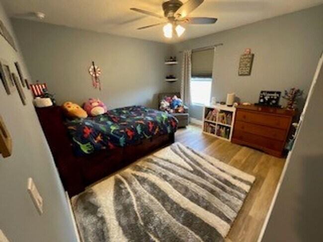 Building Photo - 5/3 Chestnut Village Home