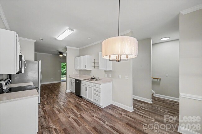Building Photo - 2120 Sardony Ln