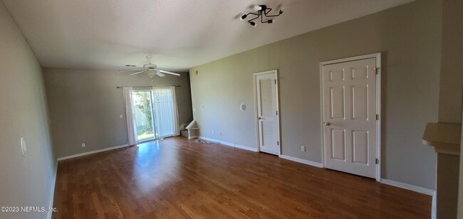 Building Photo - 401 Scrub Jay Dr