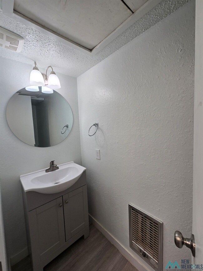 Building Photo - 3520 Adenmore Apt C