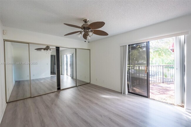 Building Photo - 4205 Village Dr